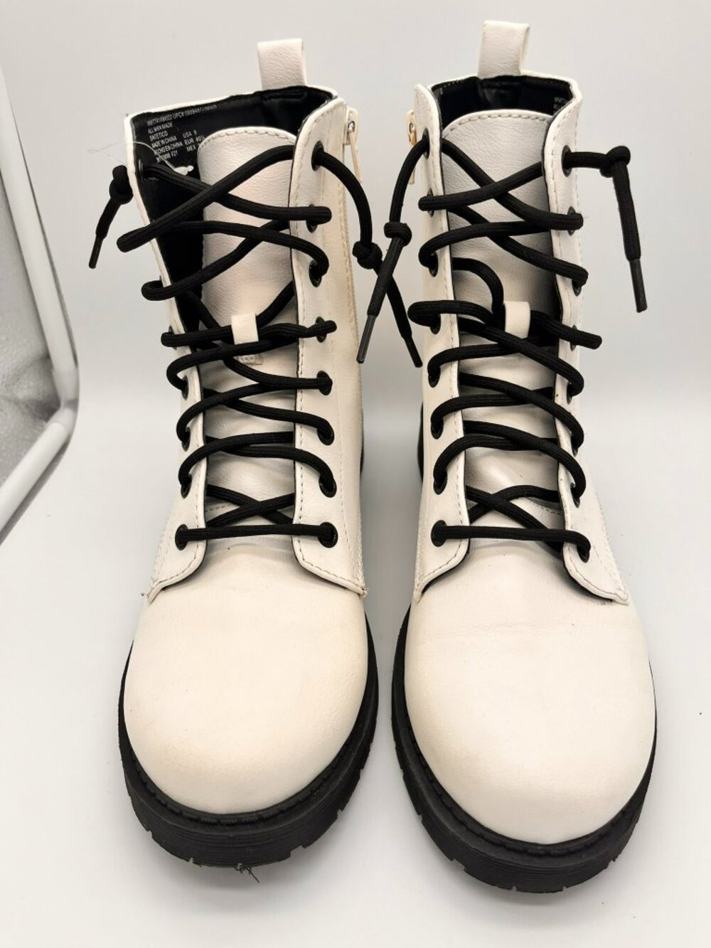 Time and Tru Womens White Combat Boots Chunky Lug Sole Ankle Booties Size 9